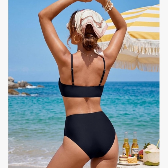 Chic Black Bikini Set for Women - Picture 3 of 6